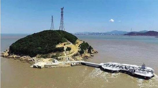 潮汐能具有儲(chǔ)量大影響因素少、可靠性高及能量轉(zhuǎn)化效率高等優(yōu)點(diǎn)，利用前景廣闊